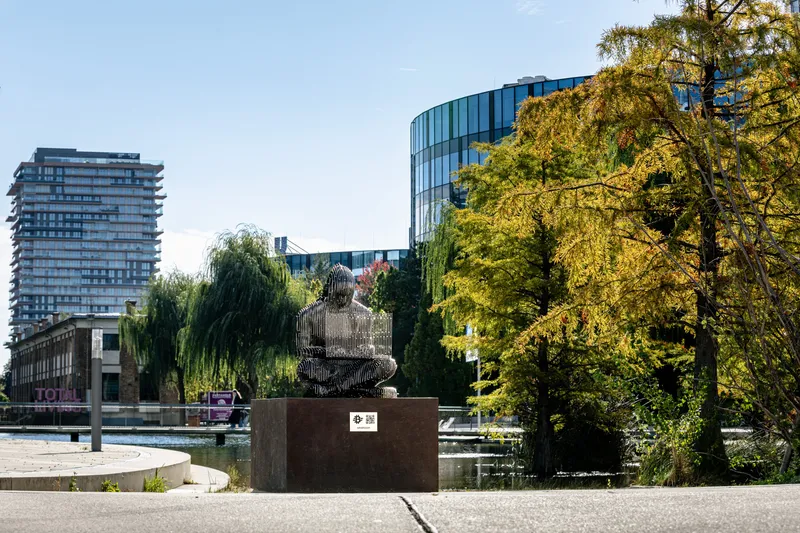 The Vienna Satoshi sculpture by the lake at Viertel Zwei.